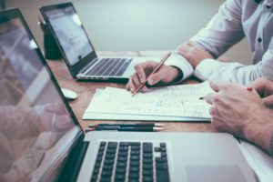 înființarea unei firme, establish an enterprise